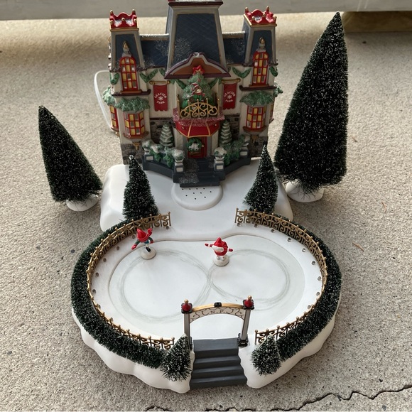 Department 56 Glacier Park Pavilion North Pole Christmas Village Limited Edition - Picture 1 of 14